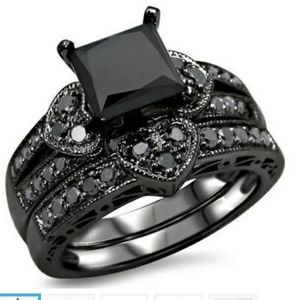 Beautiful new black hearts ring